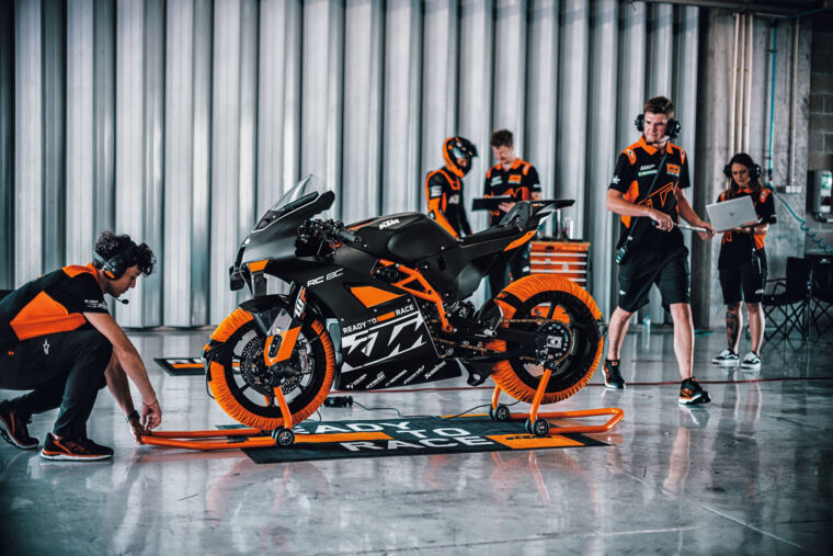 KTM-RC-8C-2023- - 40