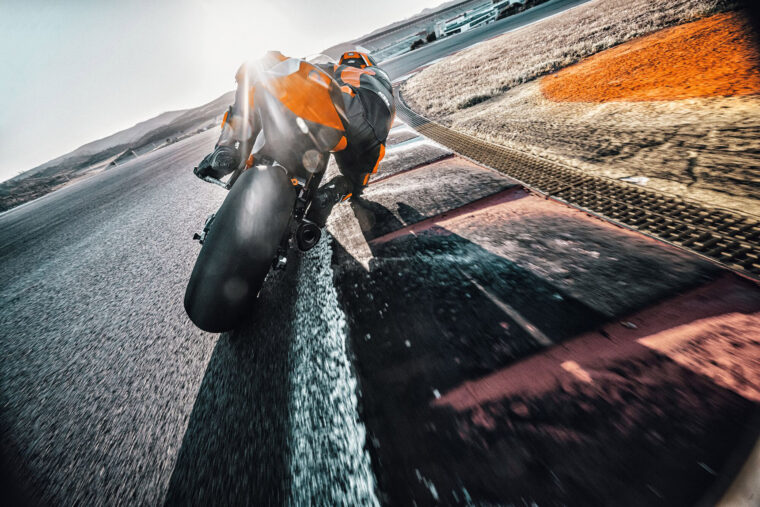 KTM-RC-8C-2023- - 42