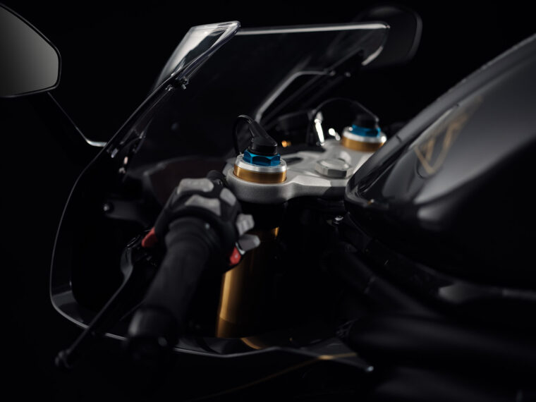 Triumph-Speed-Triple-1200-RR-Bond-Edition-2023- - 9