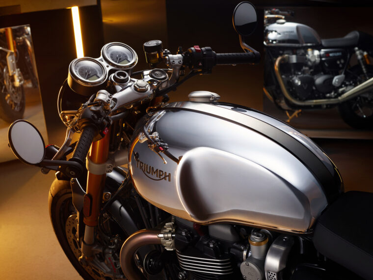 Triumph-Thruxton-RS-Chrome-2023-detalles2