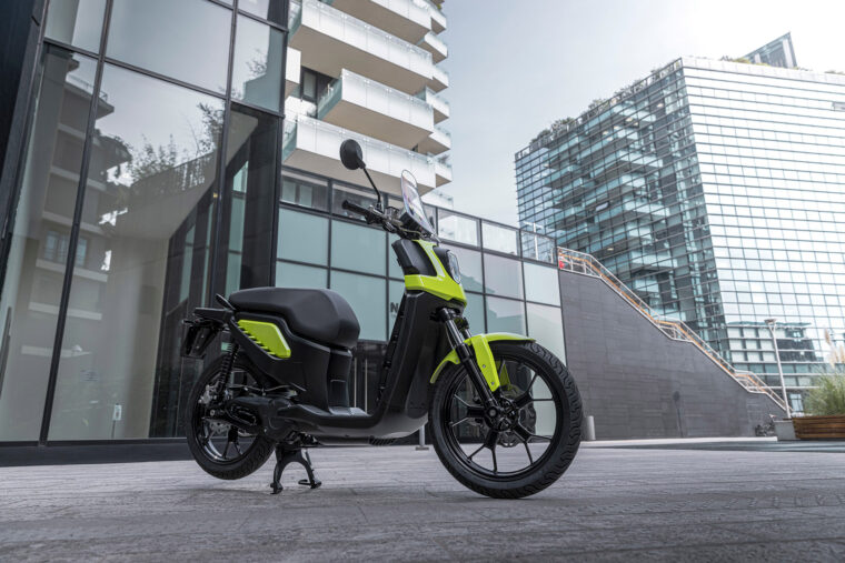 Fantic-Electric-2023-scooter- - 4