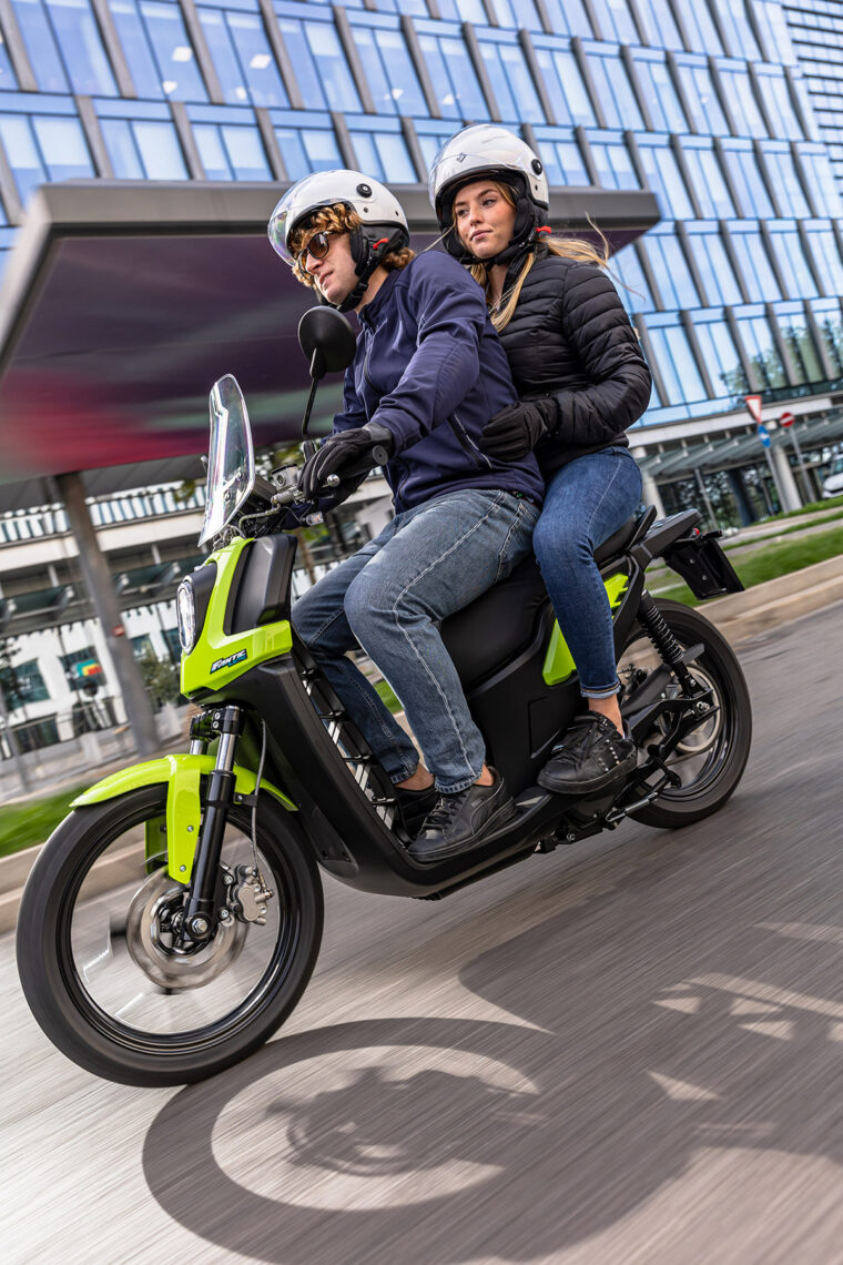 Fantic-Electric-2023-scooter- - 9