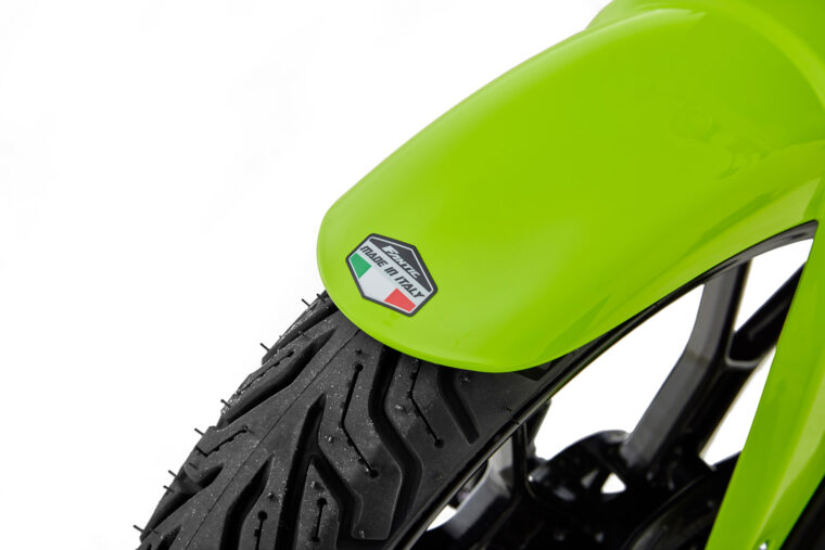 Fantic-Electric-2023-scooter-estudio - 4