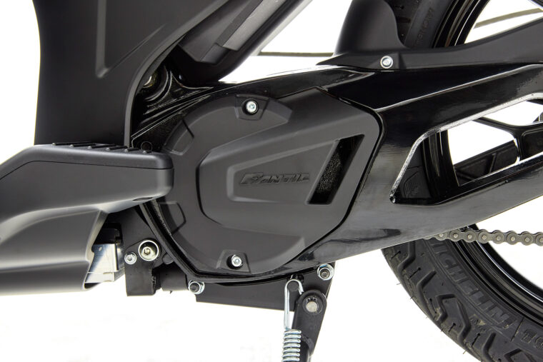 Fantic-Electric-2023-scooter-estudio - 6