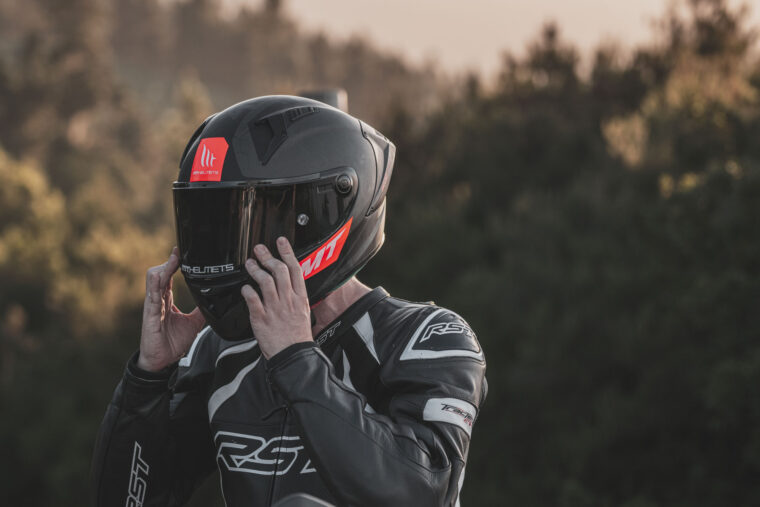 MT Helmets 2023: la marca española presenta sus cascos en el EICMA 2022 9 MT Helmets KRE+ 7022