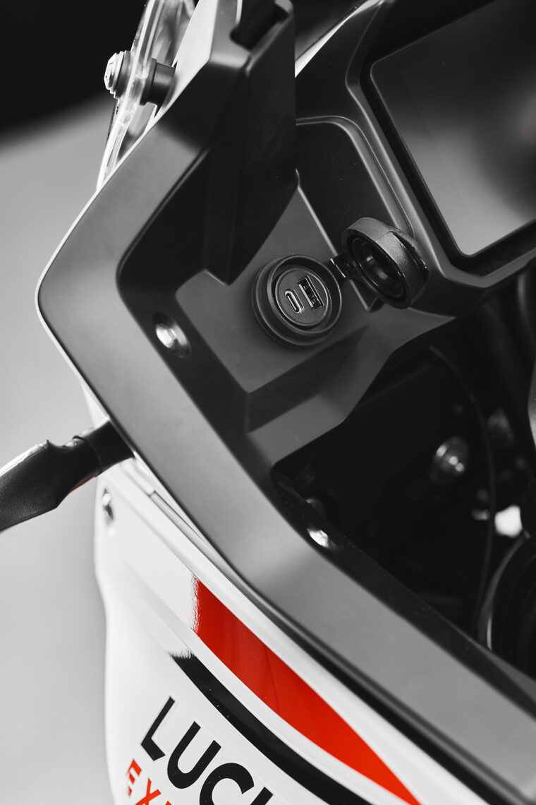 MV-Agusta-Lucky-Explorer-5.5-2023-detalles32