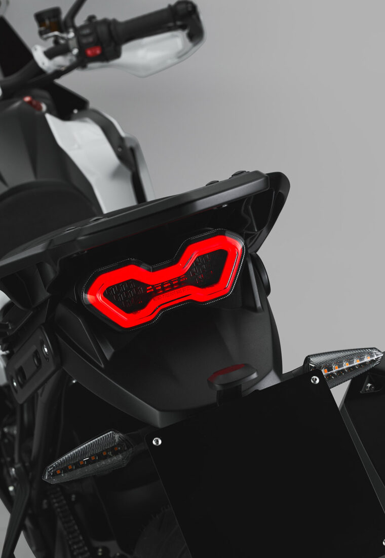 MV-Agusta-Lucky-Explorer-9.5-2023-detalles12