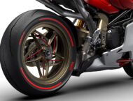 BikeLeaks. MV Agusta Superveloce 1000: Primeras fotos de la versión estándar 17 MV Agusta Superveloce 1000 Serie Oro 2023 6