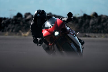 MV Agusta Superveloce 1000 Serie Oro accion6