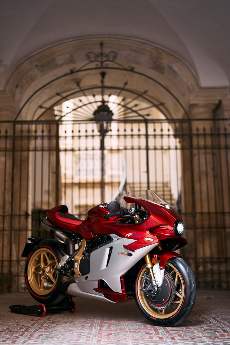 MV-Agusta-Superveloce-1000-Serie-Oro-estaticas2