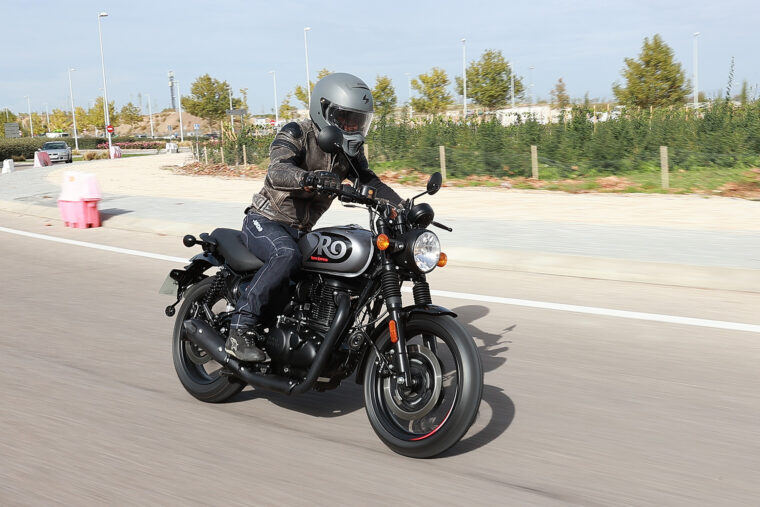 Royal-Enfield-HNTR-350-2023-11