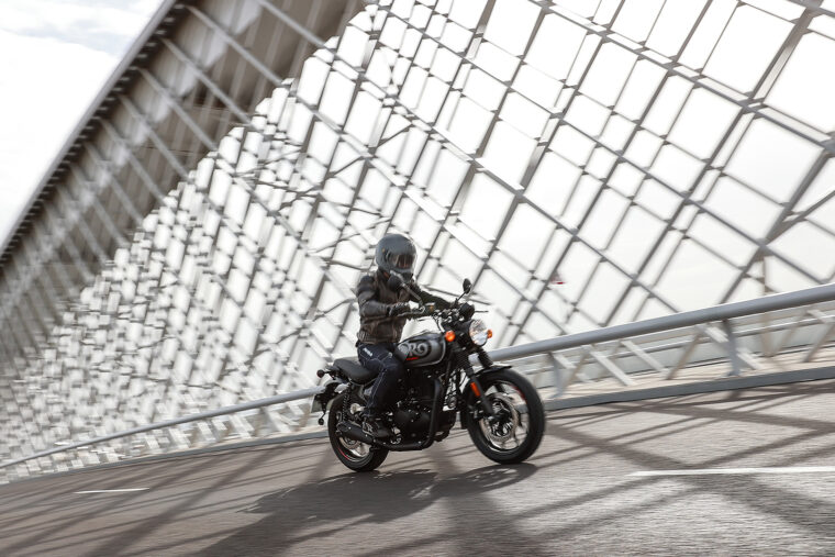 Royal-Enfield-HNTR-350-2023-13