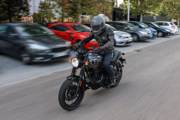 Royal-Enfield-HNTR-350-2023-6