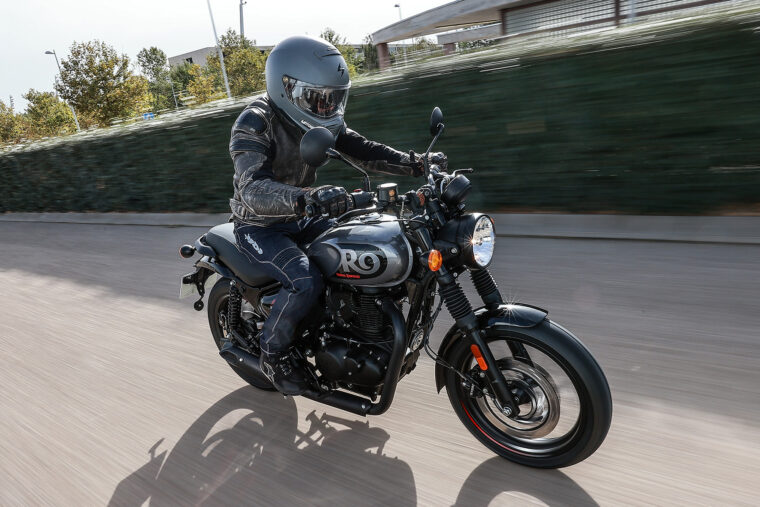 Royal-Enfield-HNTR-350-2023-9