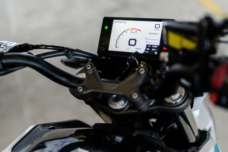 CFMoto-650NK-2022 - 12