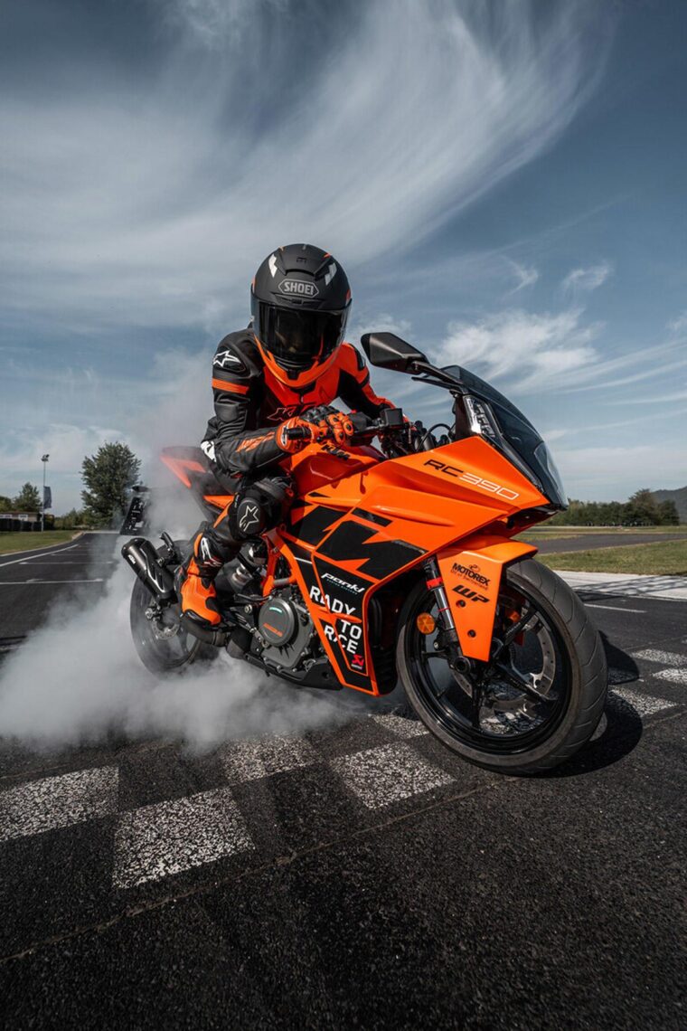 KTM-RC-390-2023- - 1