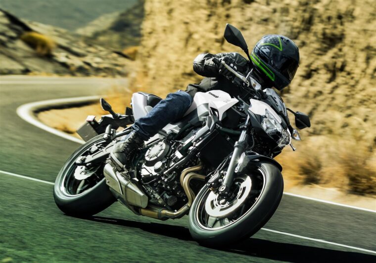 Kawasaki-Z650-2026-accion1