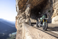 Las motos podrán circular por el arcén, pero la DGT establece las condiciones 13 moto guzzi v100 mandello video prueba (2)