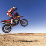 Sanders da un zarpazo, Brabec abandona y Barreda aguanta con la fractura