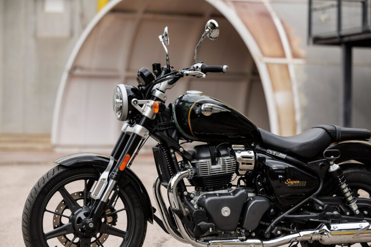 MBKWeb_Royal_Enfield_Super_Meteor_650_2023_Valencia - 11