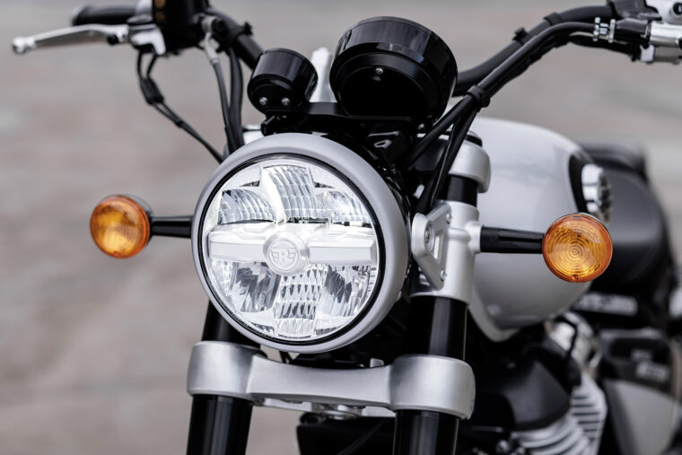 MBKWeb Royal Enfield Super Meteor 650 2023 Valencia13