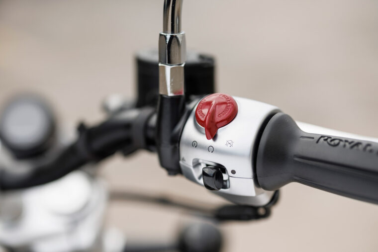 MBKWeb_Royal_Enfield_Super_Meteor_650_2023_Valencia - 22