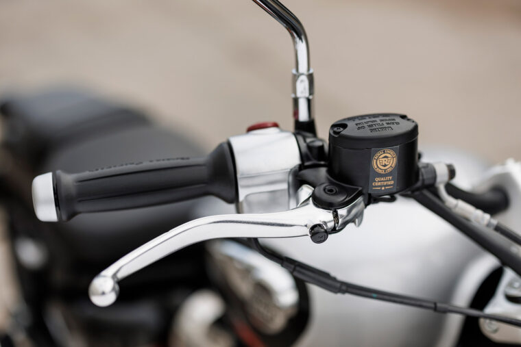 MBKWeb_Royal_Enfield_Super_Meteor_650_2023_Valencia - 24