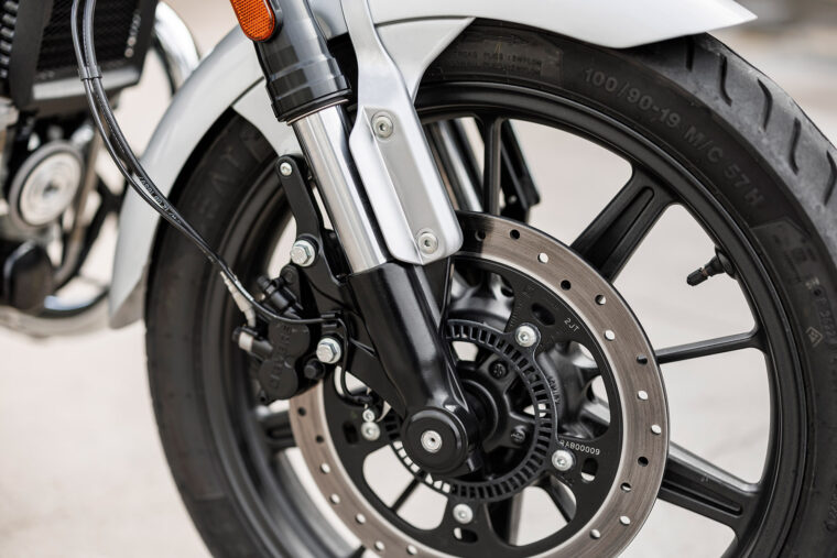 MBKWeb_Royal_Enfield_Super_Meteor_650_2023_Valencia - 30