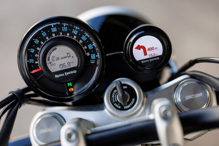 MBKWeb_Royal_Enfield_Super_Meteor_650_2023_Valencia - 32