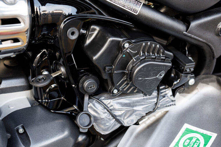 MBKWeb_Royal_Enfield_Super_Meteor_650_2023_Valencia - 33