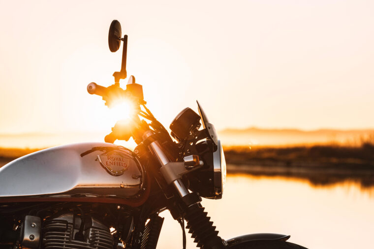 Royal-Enfield-Interceptor-650-Lightning-2023-exterior - 9