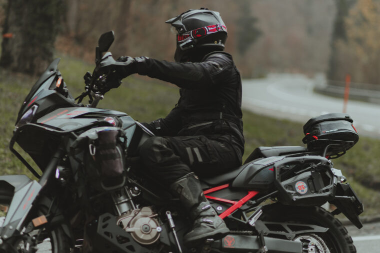 Cardo-Packtalk-Custom (4)