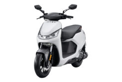 Ionex, la marca de motos eléctricas de KYMCO, llega a España 7 IONEX S7 ABS 2023 blanco12