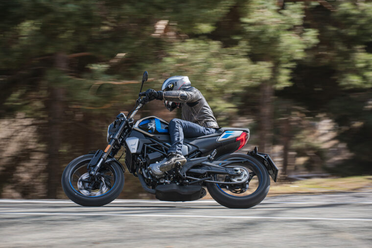 Prueba-CFMoto-300-cl-x-Heritage-opinion-12