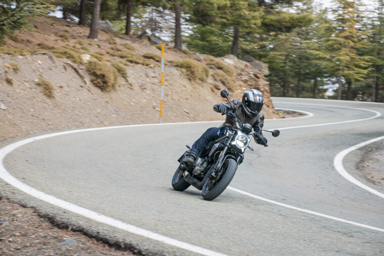 Prueba-CFMoto-300-cl-x-Heritage-opinion-16