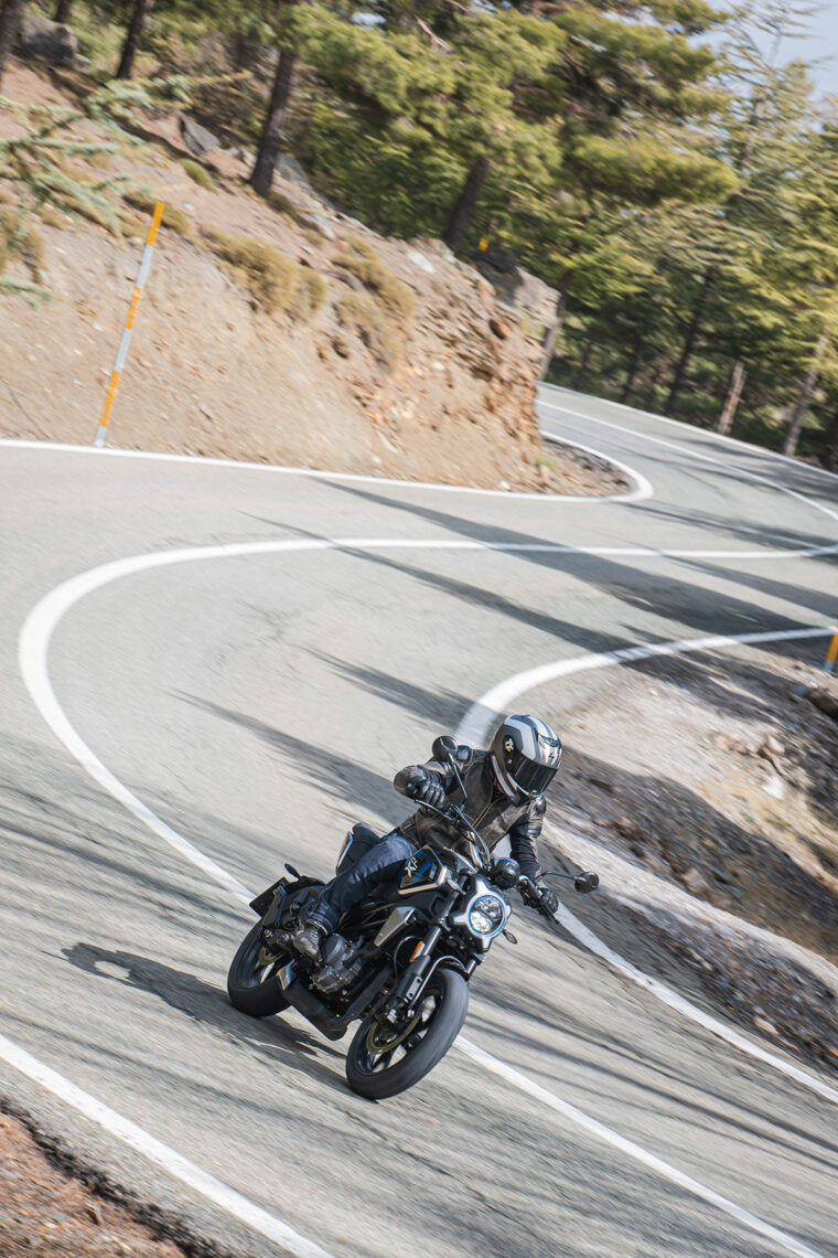 Prueba CFMoto 300 cl x Heritage opinion 2