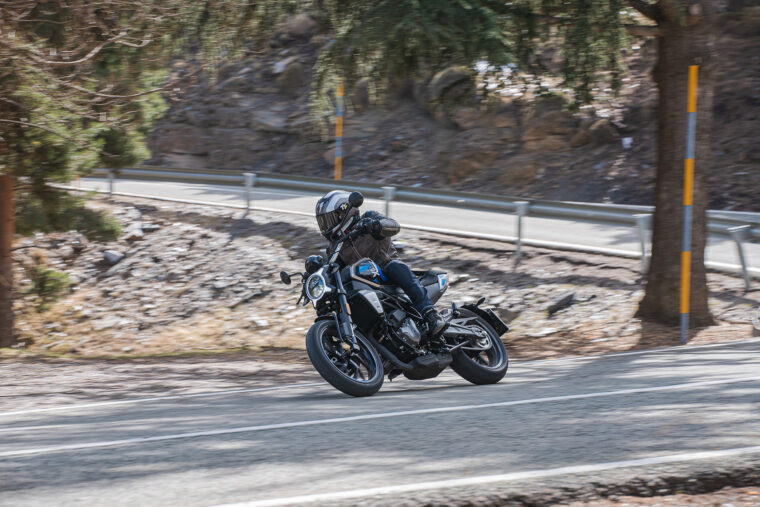 Prueba-CFMoto-300-cl-x-Heritage-opinion-9