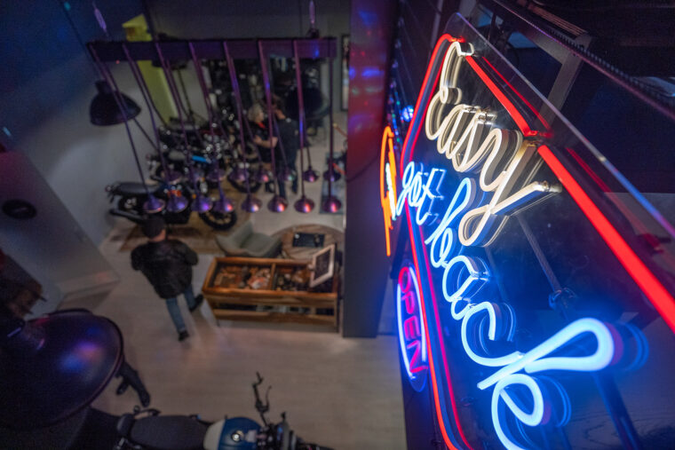 Royal Enfield inaugura su nuevo concesionario oficial en Madrid 2 Royal Enfield Liberte Madrid inauguracion 33