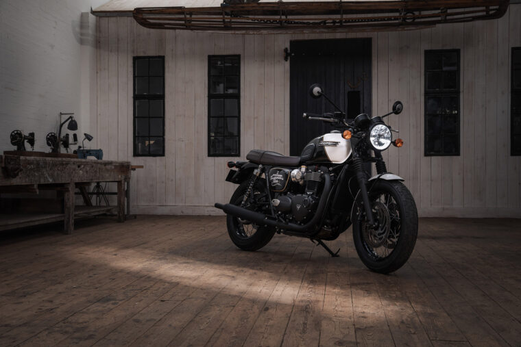 Triumph-T120-Black-DGR-2023-15
