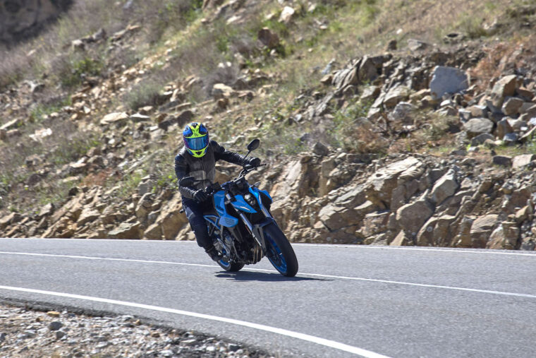 Suzuki-GSX-8S-2023-prueba-opinion-6