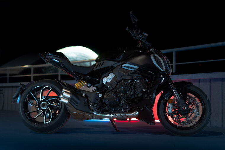 ducati-diavel-v4-2023-mbk - 1