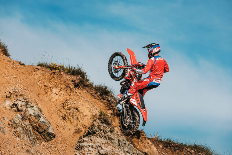 Beta-Xtrainer-250-300-2024-accion1