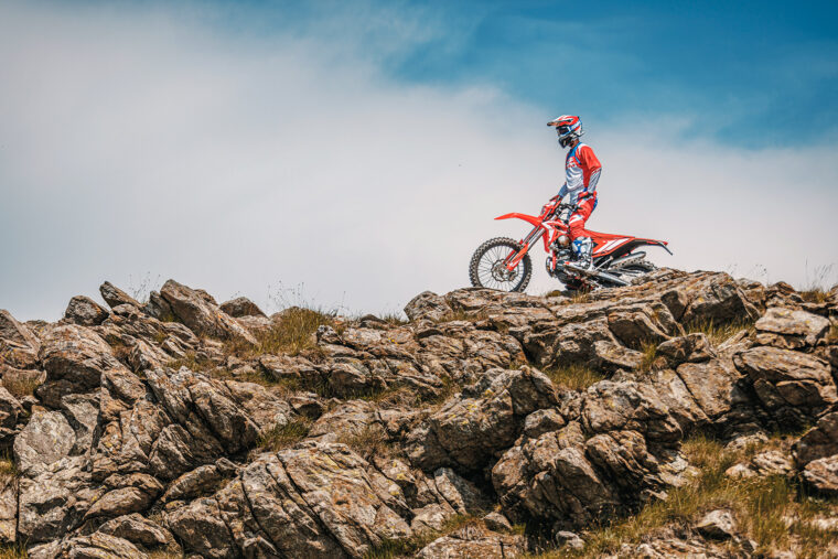 Beta-Xtrainer-250-300-2024-accion3