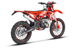 Beta Xtrainer 250 300 2024 estudio1