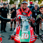 TT Isla de Man 2023: Peter Hickman arrasa en el Senior TT 2 TT Isla de Man 2023: una avería impide la 26ª victoria de Michael Dunlop, gana Hickman en Supertwin