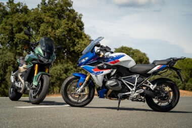 BMW R1250R Moto Guzzi V100 Mandello 2023 comparativa 11