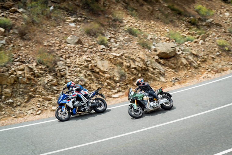 BMW R 1250 RS vs Moto Guzzi V100 Mandello S: Prueba comparativa 45 BMW R1250R Moto Guzzi V100 Mandello 2023 comparativa 7