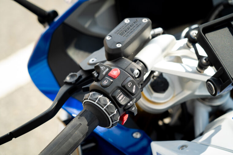 BMW-R1250RS-2023-comparativa-detalles-11