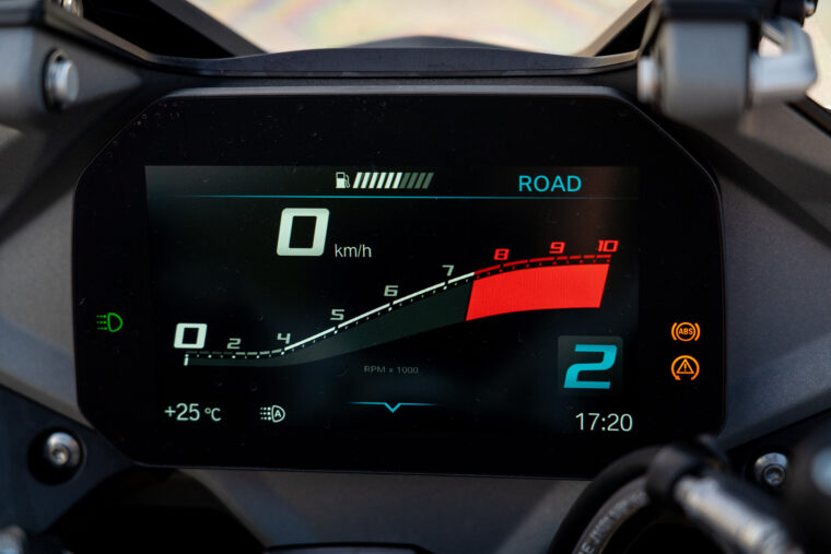 BMW-R1250RS-2023-comparativa-detalles-5