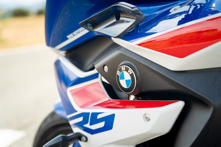 BMW R 1250 RS vs Moto Guzzi V100 Mandello S: Prueba comparativa 15 BMW R1250RS 2023 comparativa detalles 8